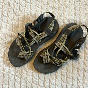 Womens 7 Chaco sandals